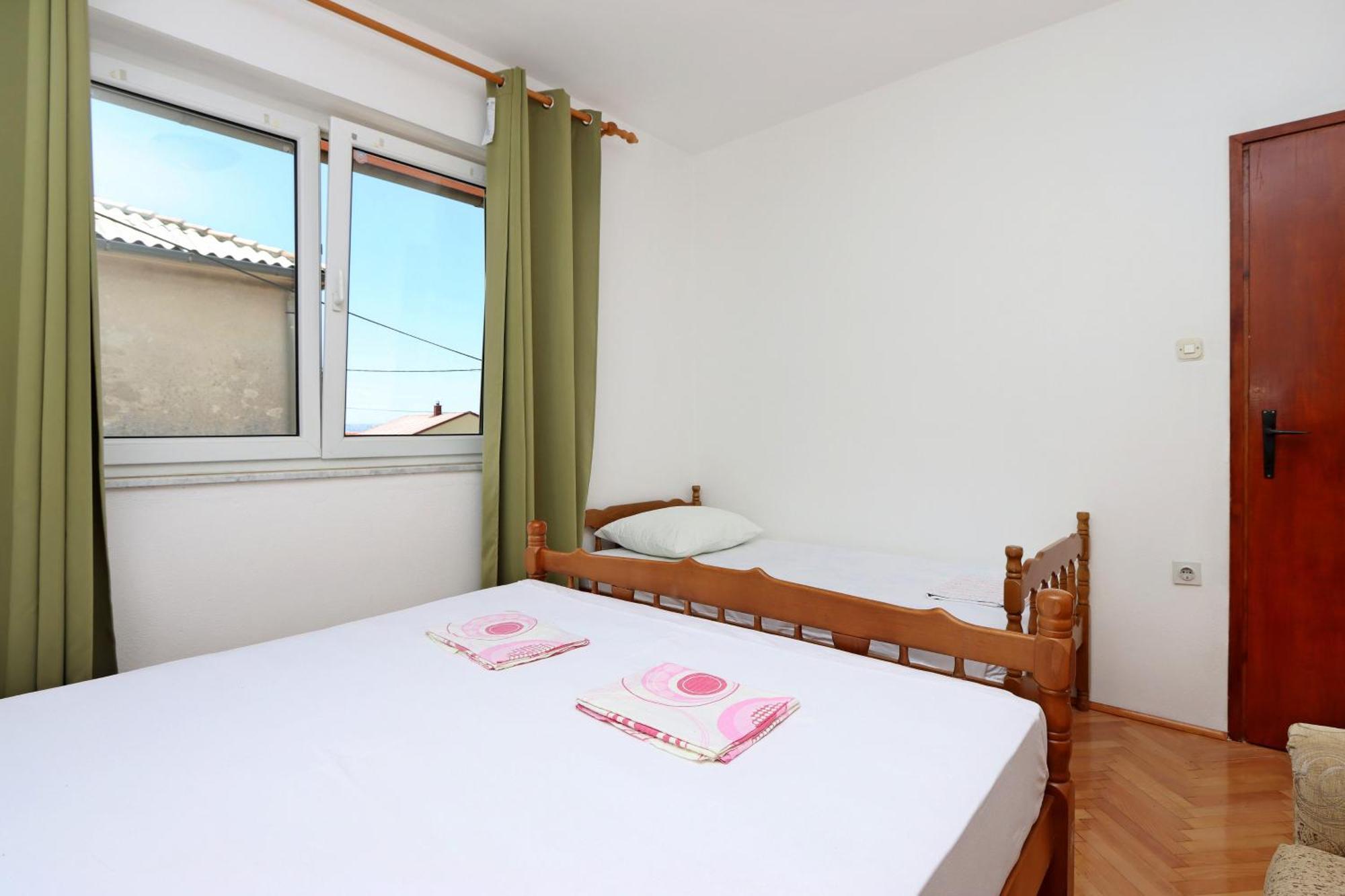 Apartments With A Parking Space Senj - 5571 Номер фото