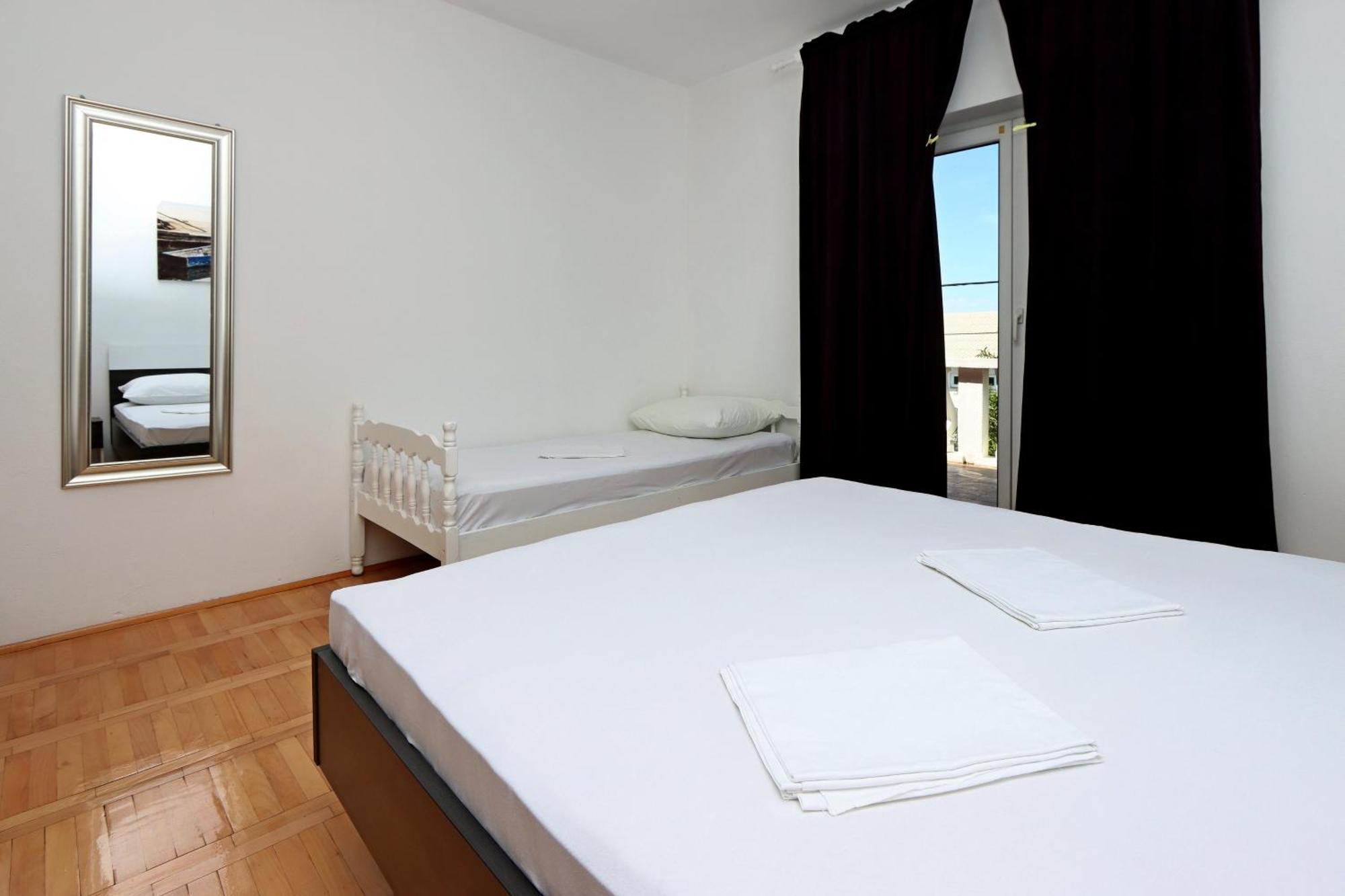 Apartments With A Parking Space Senj - 5571 Номер фото